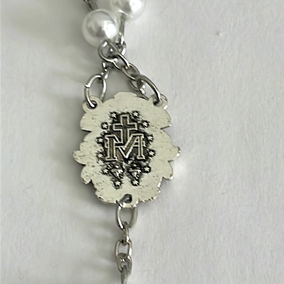 Catholic White Traditional Rosary Beads - Picture 4 of 6